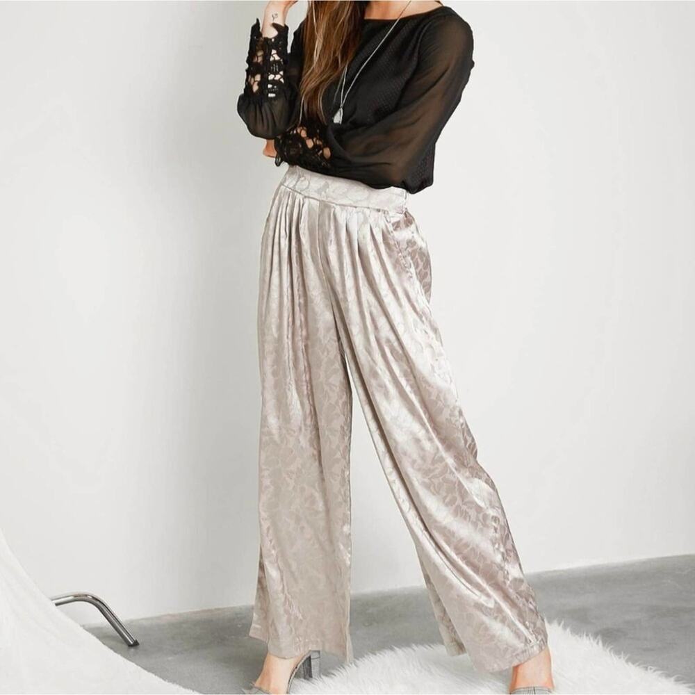 Gimmicks Satin Wide Leg Pants Silver Floral Print Size L